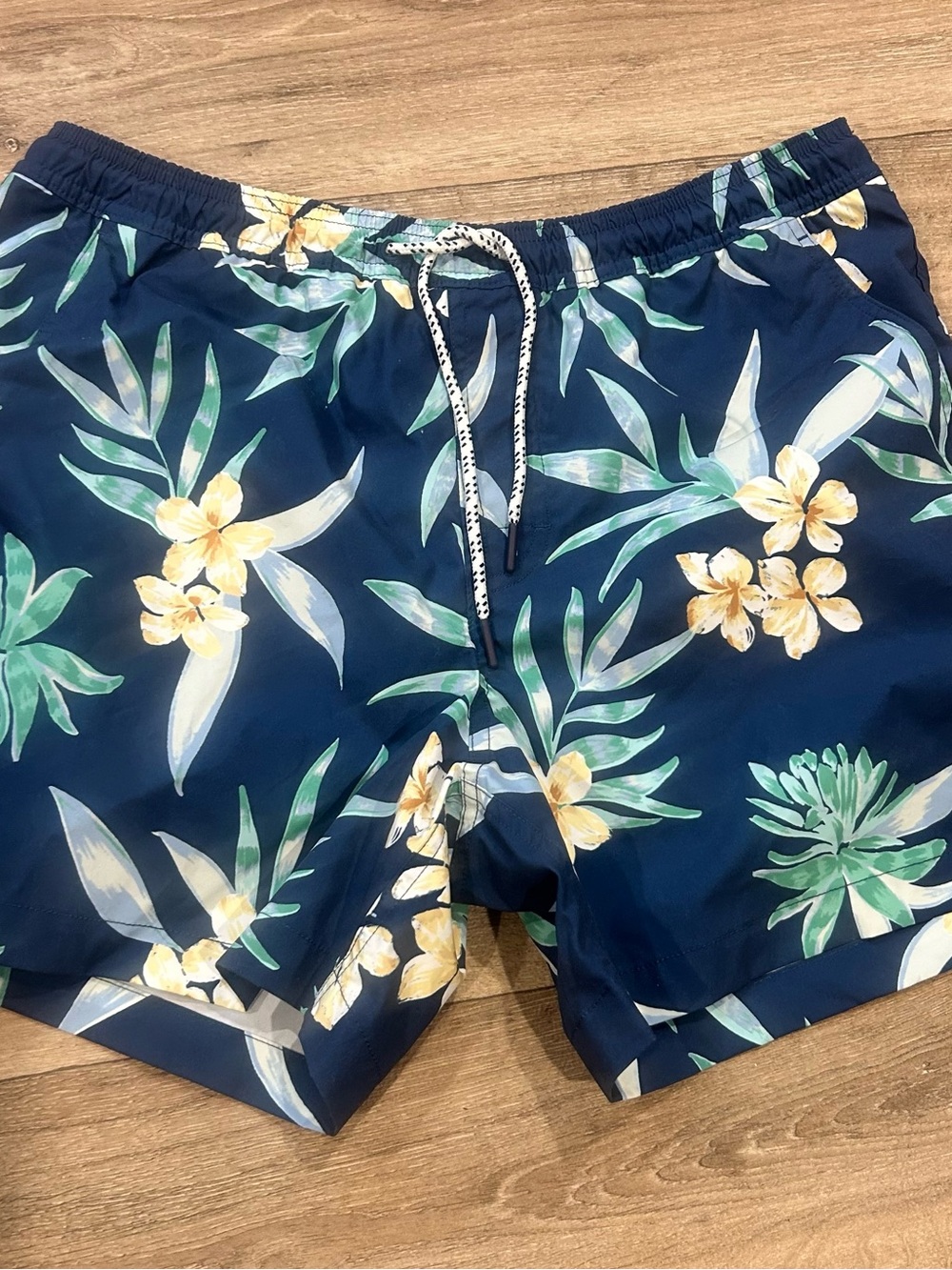 American Eagle Men's 5.5" Floral Swim Trunks Fleet Navy Blue Size M